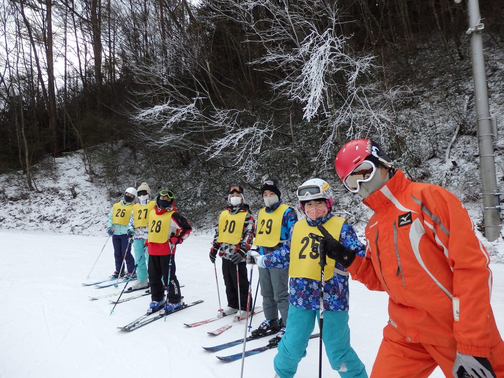 【遅くなりました】かみいな小学生スキー・ボード教室の写真です