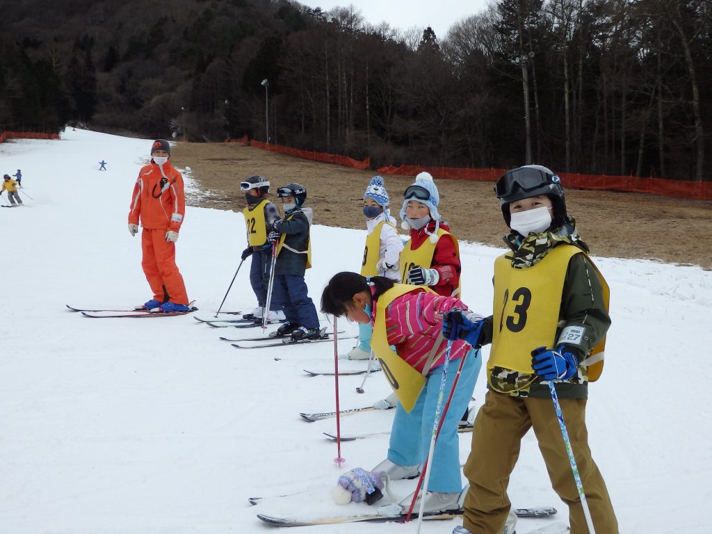 【遅くなりました】かみいな小学生スキー・ボード教室の写真です