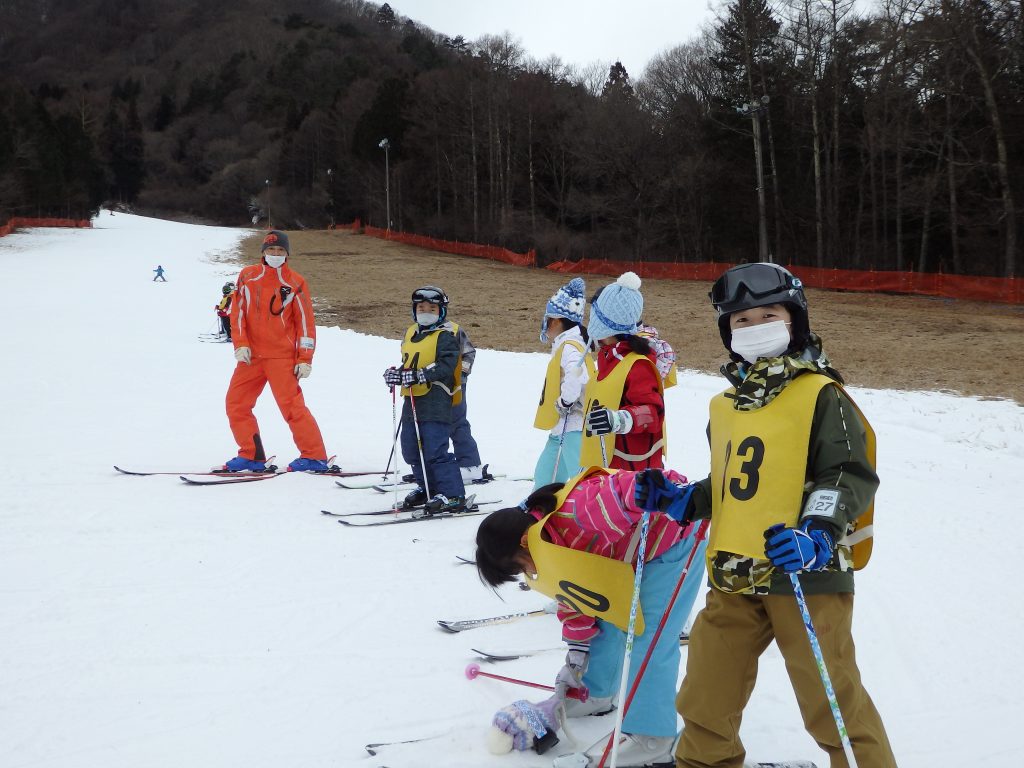 【遅くなりました】かみいな小学生スキー・ボード教室の写真です