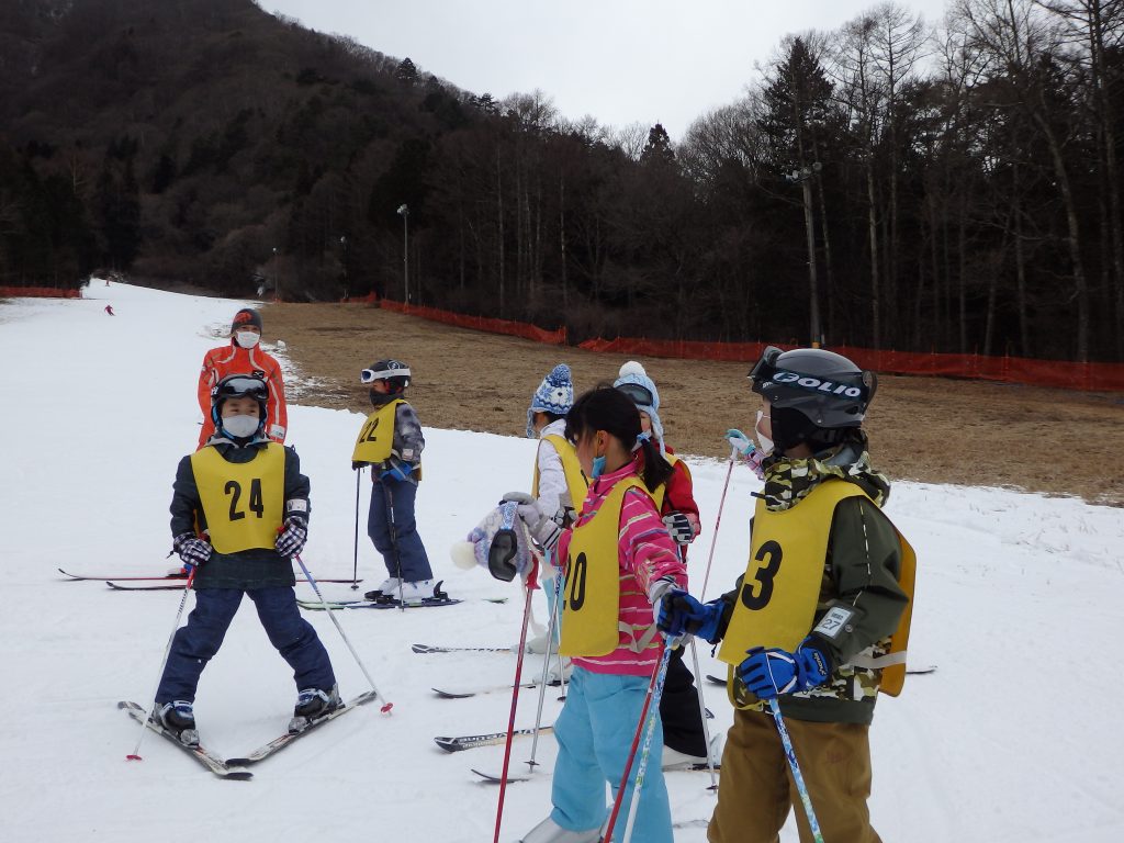 【遅くなりました】かみいな小学生スキー・ボード教室の写真です