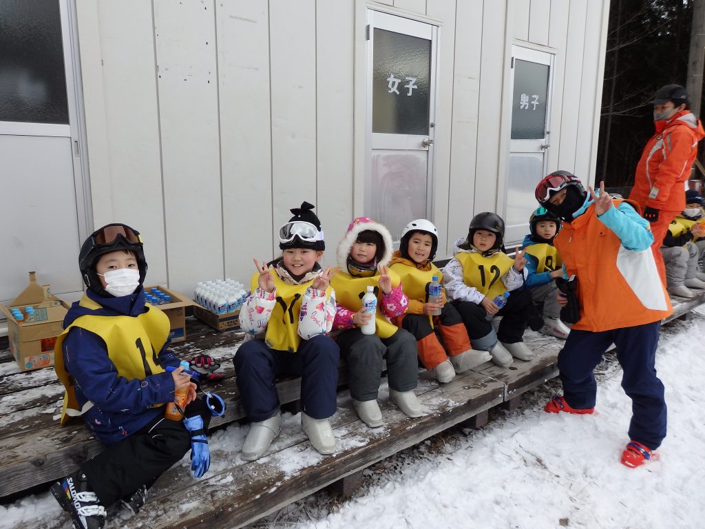 【遅くなりました】かみいな小学生スキー・ボード教室の写真です